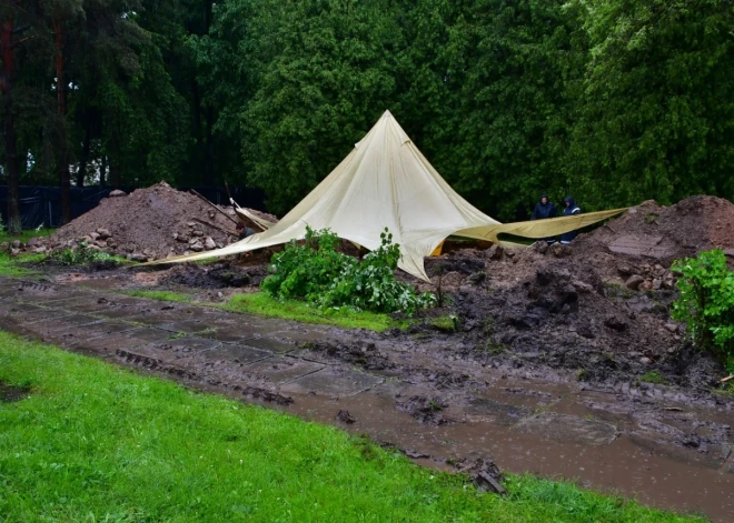 Jēkabpilī demontēts padomju armijai veltītais memoriāls