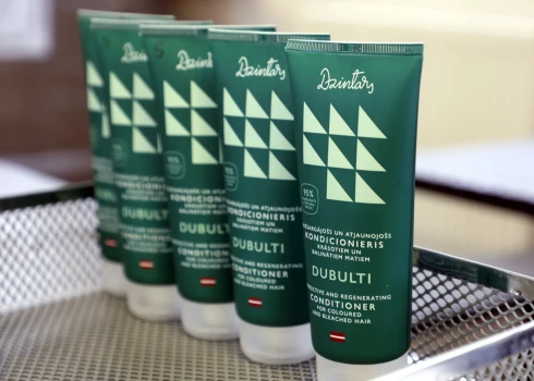 Latvijas kosmētikas ražošanas uzņēmumā "H.A.Brieger" zīmola "Dzintars" produkti.