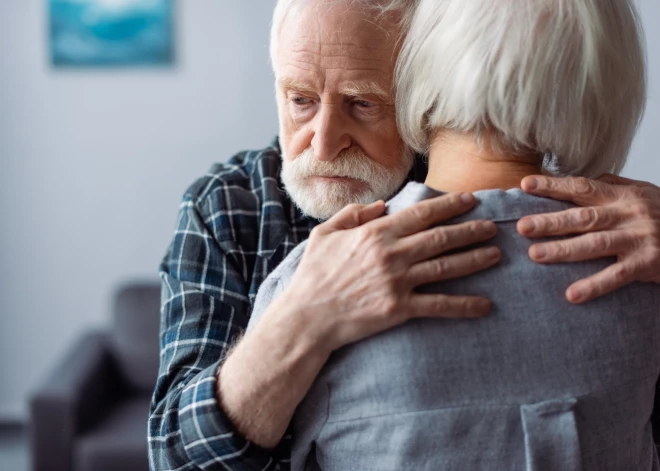 Zinātnieki atklājuši saistību starp demences risku un viena vitamīna deficītu organismā