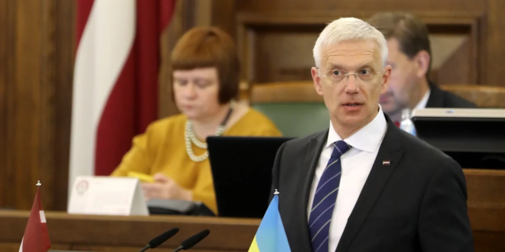Ministru prezidents Krišjānis Kariņš (JV).