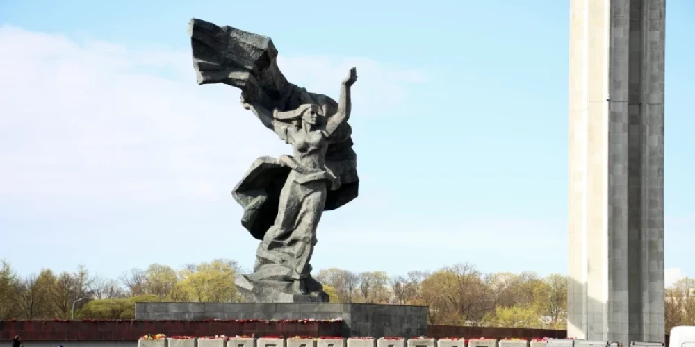 Сейм постановил: снести все советские памятники до 15 ноября