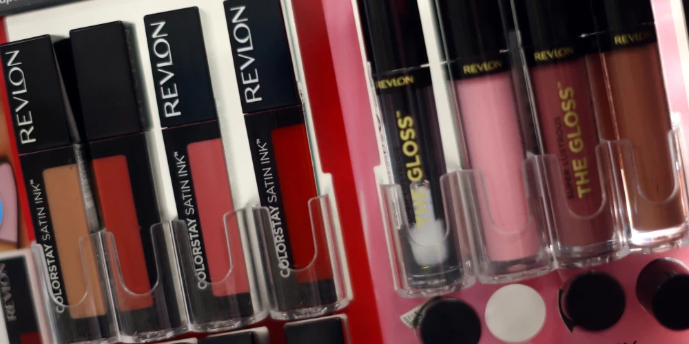 "Revlon" lūpukrāsas