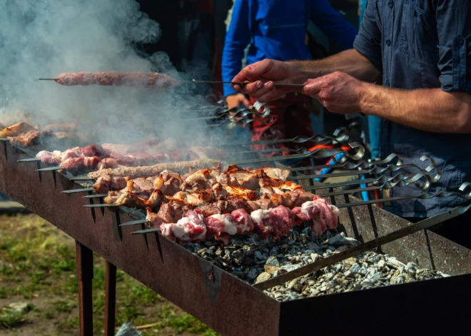 Kā uz grila iegūt sulīgu gaļu: 5 padomi