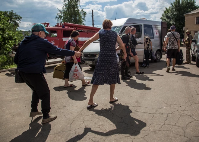 No Ukrainas uz ES bēgļu gaitās devušies vairāk nekā 5,7 miljoni cilvēku