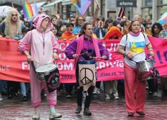 "Riga Pride" gājienā par brīvību kopā ar Kijivas praidu devās vairāki tūkstoši cilvēku