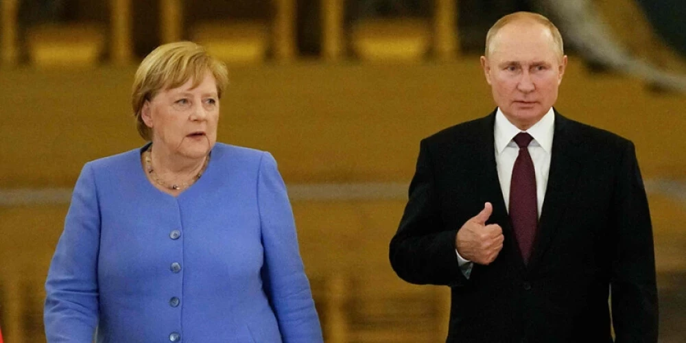 Iepriekšējā Vācijas kanclere Angela Merkele un Krievijas prezidents Vladimirs Putins.