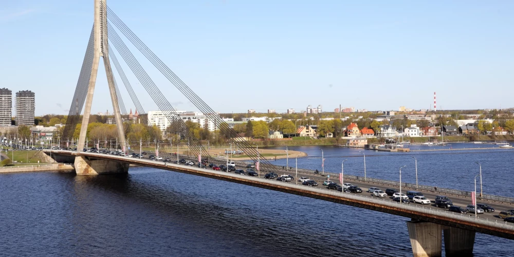 Заторы на Вантовом мосту ежегодно обходятся в миллионы евро