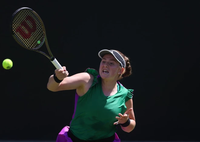 Ostapenko un Kičenoka, svētdien neizejot kortā, uzvar Birmingemas "WTA 250" turnīrā