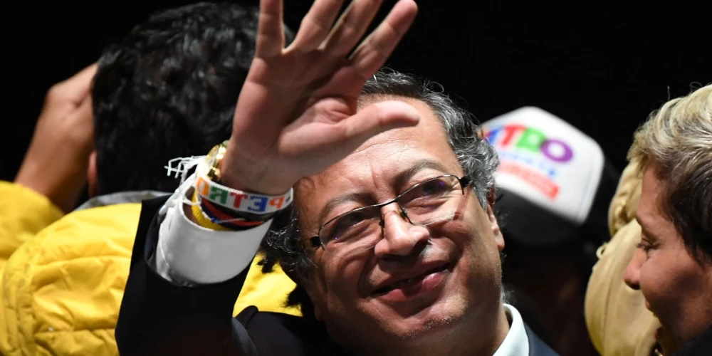 Kolumbijas prezidenta vēlēšanās uzvarējis galēji kreisais kandidāts Gustavo Petro