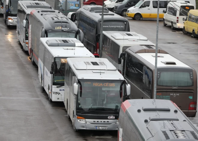 Jāņu brīvdienās izmaiņas vairāk nekā 500 reģionālo autobusu maršrutos