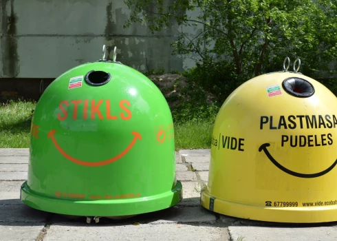 Atkritumu trvertnes stiklam un plastmasai.