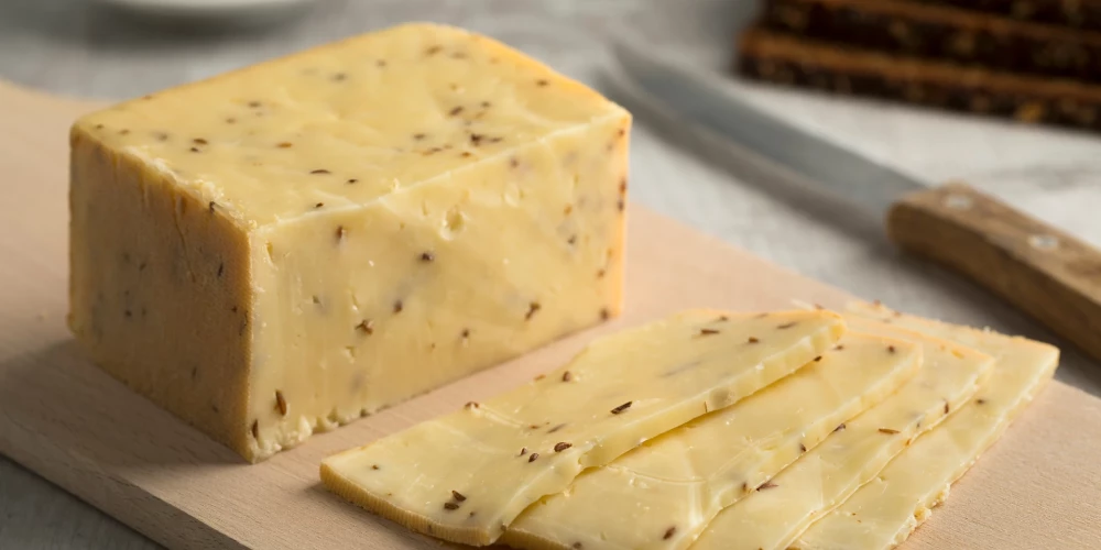 Veselīgāko sieru tops: kurā vietā mūsu pašu ķimeņu siers? Un kuru labāk neēst vispār? 