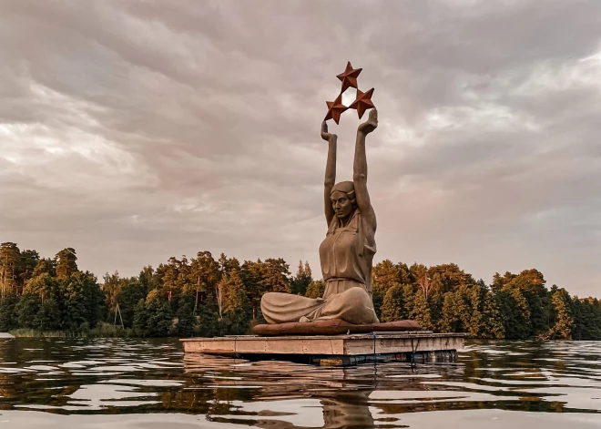 Милда вырвалась на свободу и медитирует в Лиепае