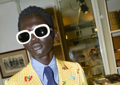 FOTO: Dziedātājs Harijs Stailss laiž klajā sadarbības kolekciju ar modes zīmolu "Gucci"