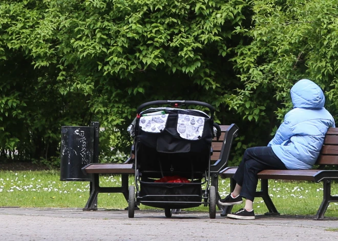 No iereibušas kompānijas Grīziņkalnā izņem mēnesi vecu zīdaini