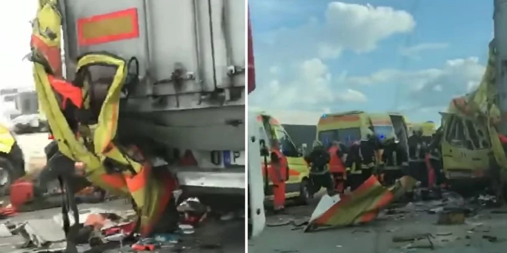 Трагическая авария на Видземском шоссе: столкнулись скорая и фура - погиб врач