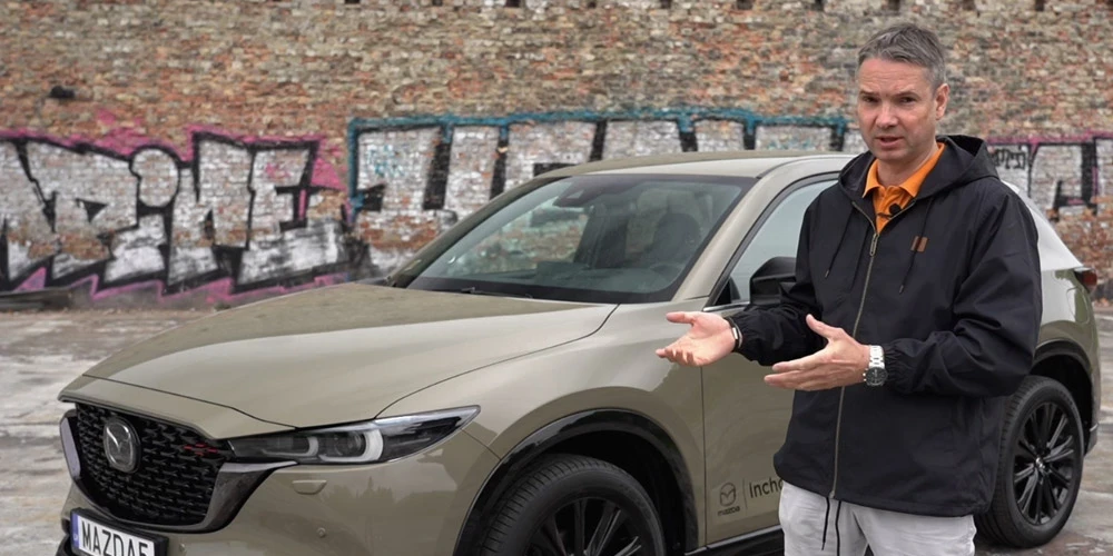 Jaunais lukturu zīmējums priekšā un aizmugurē piešķir Mazdai CX-5 agrāk neredzētu eleganci, norāda Normunds Avotiņš.