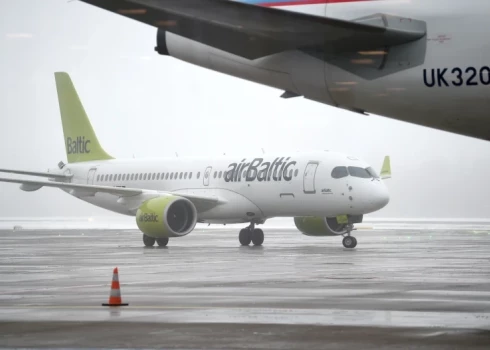 Не хватает запчастей: airBaltic отменяет четыре направления из Литвы