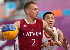 Latvijas 3x3 basketbola izlase ar Ķīnu pēdējo reizi spēkojās Tokijas olimpiskajās spēlēs, kad mūsu vīriem izdevās izcīnīt smagu uzvaru. 