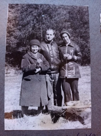  Ar vīru Toivo un viņa mammu Antoniju uz apvedceļa no Salaspils uz Tallinas šosejas.