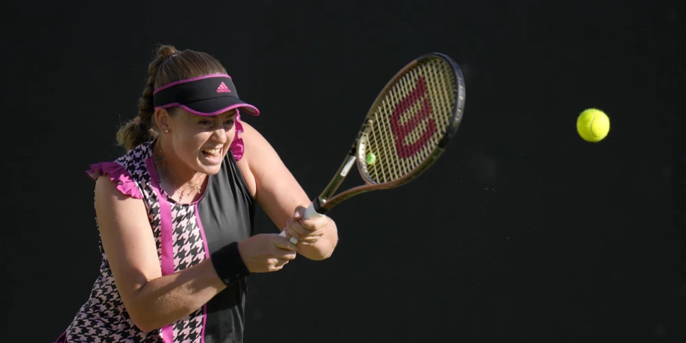 Ostapenko iekļūst Īstbornas "WTA 500" turnīra ceturtdaļfinālā