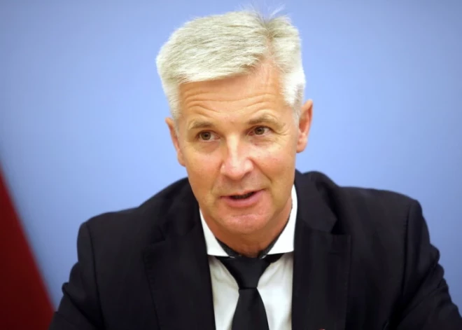 Пабрикс: "Если вам не нравится жить в Латвии, езжайте в Россию, где сможете громко одобрять Путина"