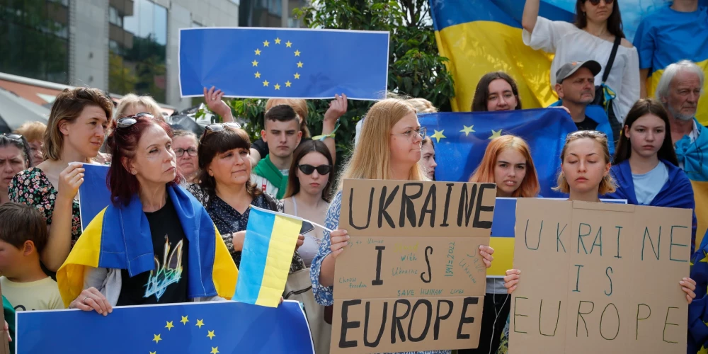 EP prasa nekavējoties piešķirt kandidātvalsts statusu Ukrainai un Moldovai