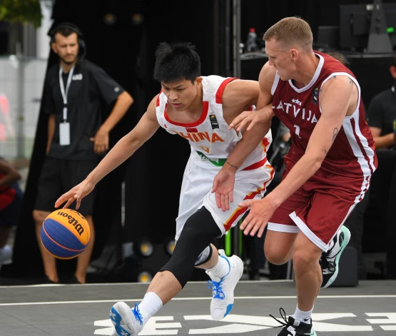 Latvijas 3x3 basketbola izlase pret Ķīnu Antverpenē Pasaules kausa izcīņā.