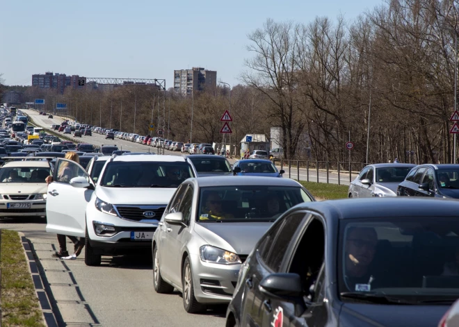 Nedēļas nogalē Latvijas reģionos palielināsies satiksmes intensitāte uz valsts autoceļiem