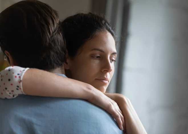 Дома муж и ребенок, а женщину тянет налево - что с ней не так?