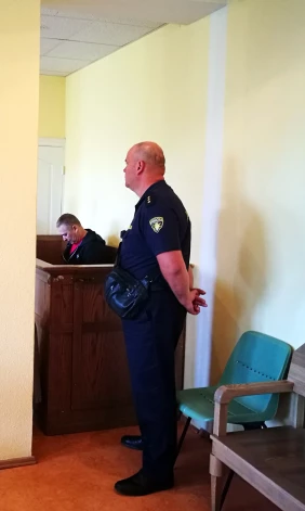 Bijušo “Latvijas dzelzceļa” sliežu meistaru Aleksandru Krasnopjorovu notiesāja uz trim gadiem un diviem mēnešiem. Viņš no novērošanas kameru ekrāniem pārfilmēja NATO kravu kustību.