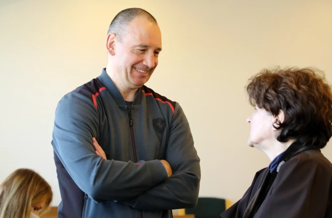 Rīgas pilsētas Vidzemes priekšpilsētas tiesā sākts izskatīt apsūdzību spiegošanā pret Krievijas pilsoni Genādiju Silonovu. Redzēs, kurš smiesies pēdējais.