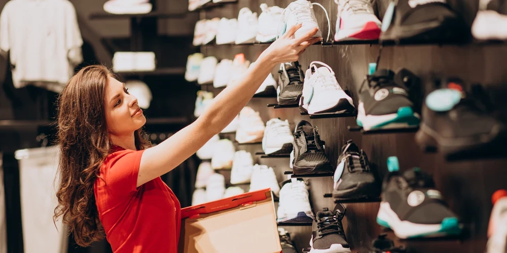 В малых латвийских городах будут появляться все больше разных магазинов одежды и обуви
