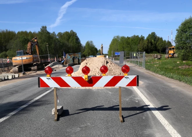 Atjauno segumu trīs posmos uz autoceļa Līgas–Kandava–Veģi