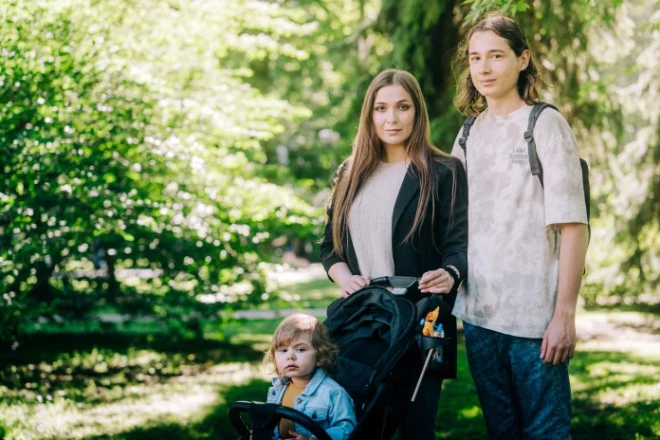 Marina ar abiem bērniem - dēlu Ņikitu, kuram nupat nosvinēta 16. dzimšanas diena, un 1,9 gadus veco meitu Poļinu.