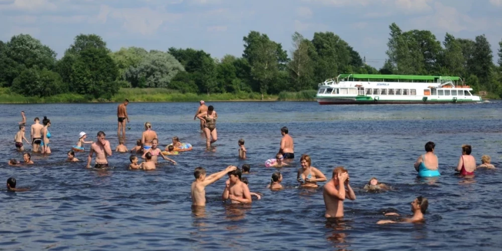 Айда купаться: температура воды на всех пляжах Риги превысила +20 градусов