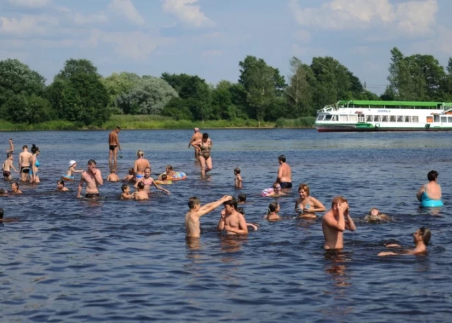 Айда купаться: температура воды на всех пляжах Риги превысила +20 градусов