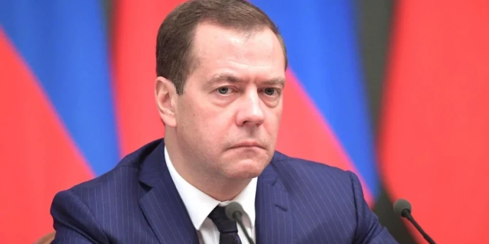 Dmitrijs Medvedevs draud Baltijas valstīm "piegriezt skābekli" Kaļiņingradas dēļ