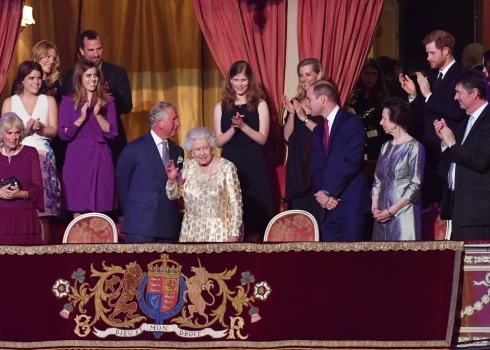 Šī karaliskās ģimenes pārstāve sekos prinča Harija pēdās un pametīs Angliju