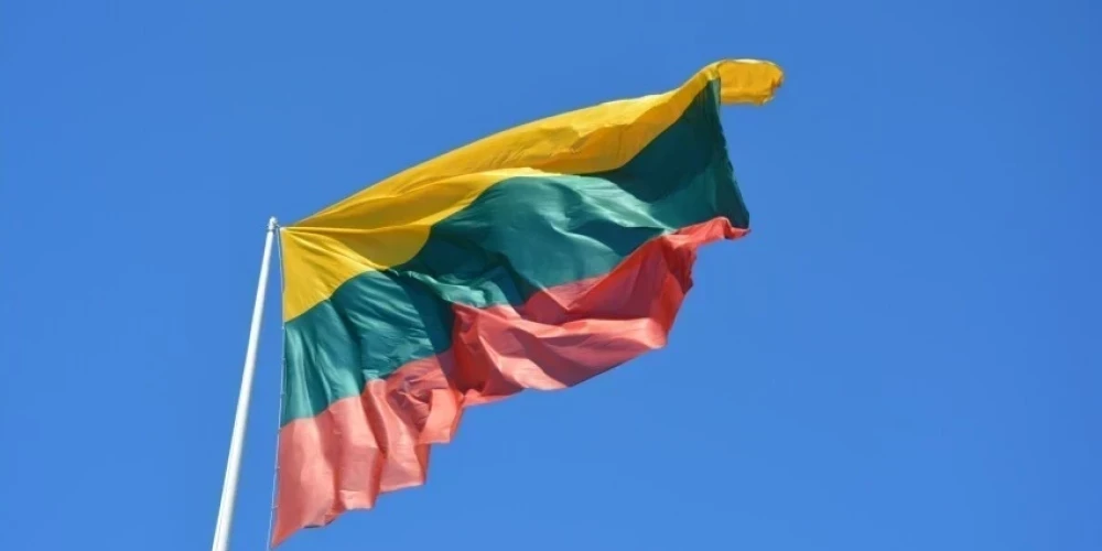 Lietuvas Seims ārkārtējo situāciju pagarina līdz septembra vidum