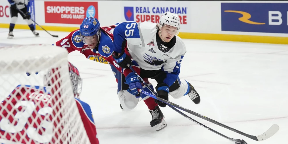 Raivis Ansons (dzimis 2002. gada 29. janvārī) ir latviešu hokejists, labās malas uzbrucējs. Karjeru Ansons uzsāka HS Rīga sistēmā, vairākas sezonas spēlējot dažādos Latvijas junioru čempionātos. 2018.—19. gada sezonu aizvadīja Latvijas čempionātā, HS Rīga rindās 28 spēlēs atzīmējoties ar 14 punktiem. Nākamajā vasarā Ansons pārcēlās uz Ziemeļameriku, pievienojoties Kvebekas junioru hokeja līgas komandai Baie-Comeau Drakkar. Pēc debijas sezonas Kanādā Ansonu 2020. gada NHL drafta piektajā kārtā izvēlējās Pitsburgas "Penguins". Latvijas izlases sastāvā piedalījies divos U-20 pasaules čempionātos, kā arī 2019. gada U-18 pasaules čempionātā. 2022. gada maijā parakstīja debitanta līgumu ar Pitsburgas "Penguins".