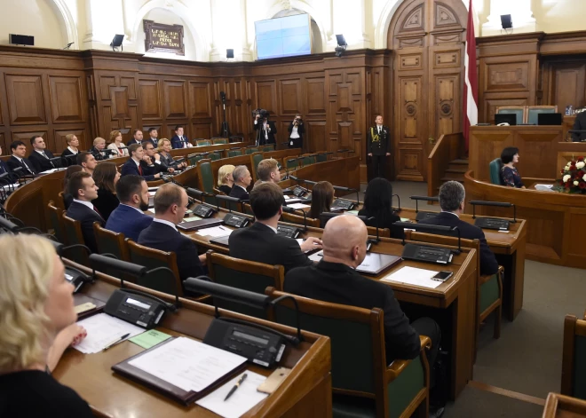Saeimas komisija atbalsta 47 miljonu eiro piešķiršanu slimības pabalstu izmaksām saistībā ar Covid-19