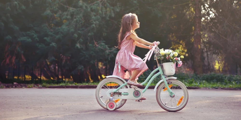 Labs atbalsts ir palīgritenīši, tomēr tos nedrīkst izmantot pārāk ilgi. Vecākiem jānovērtē bērna braukšanas prasmes un jāsaprot, kad šos ritenīšus ir laiks noņemt. 