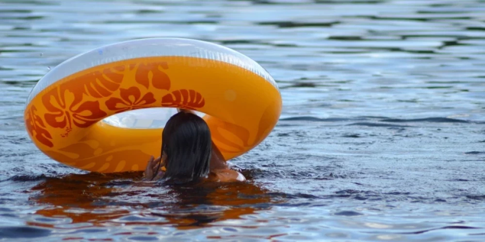 Не рекомендуется купаться на Кипсальском пляже: эксперты проверяют качество воды
