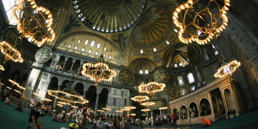 Собор Святой Софии в Стамбуле разрушается