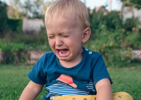 Bērns tāpēc, ka vecāks ir agresīvs, uz viņu kliedz vai viņam sit, nesāks labi uzvesties. Bērns sāks baidīties, un viņš pat var sākt klausīt, taču jutīsies pamests un nemīlēts.