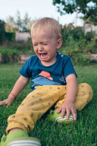 Bērns tāpēc, ka vecāks ir agresīvs, uz viņu kliedz vai viņam sit, nesāks labi uzvesties. Bērns sāks baidīties, un viņš pat var sākt klausīt, taču jutīsies pamests un nemīlēts.