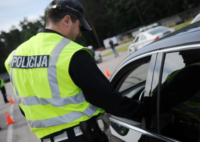 Trešdaļa šoferu alkoholu savieno ar braukšanu