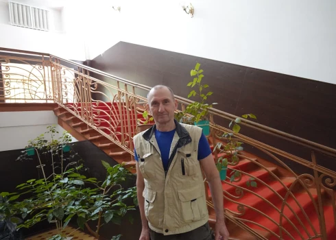 Frontē bez pārmaiņām: mikroķirurgs Olafs Libermanis stāsta par ikdienu militārajā hospitālī Kijivā