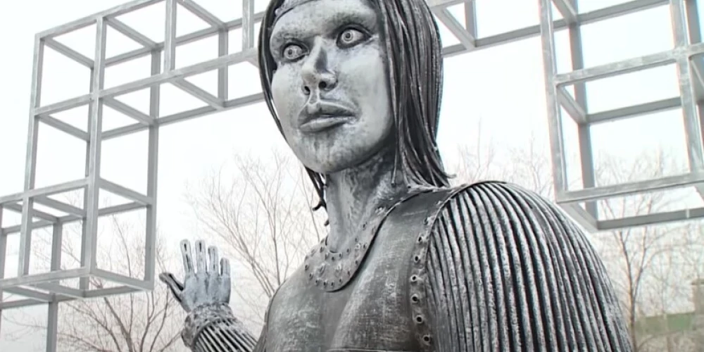 Уже лучше: в России открыли новый памятник Аленке вместо пугающей скульптуры